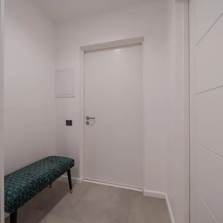 Apartamento Mucenieku Street 1-bedroom Stylish